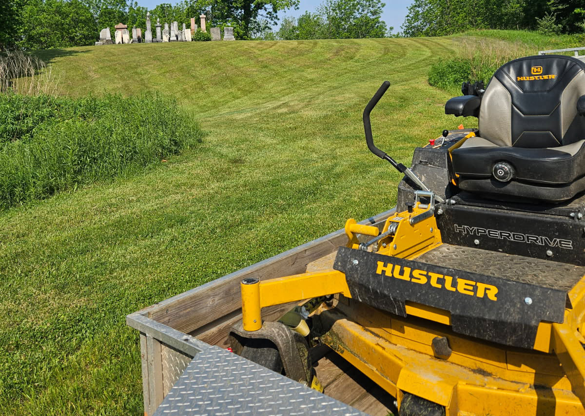 Grass Cutting Hustler Machine by Dirt Devils 